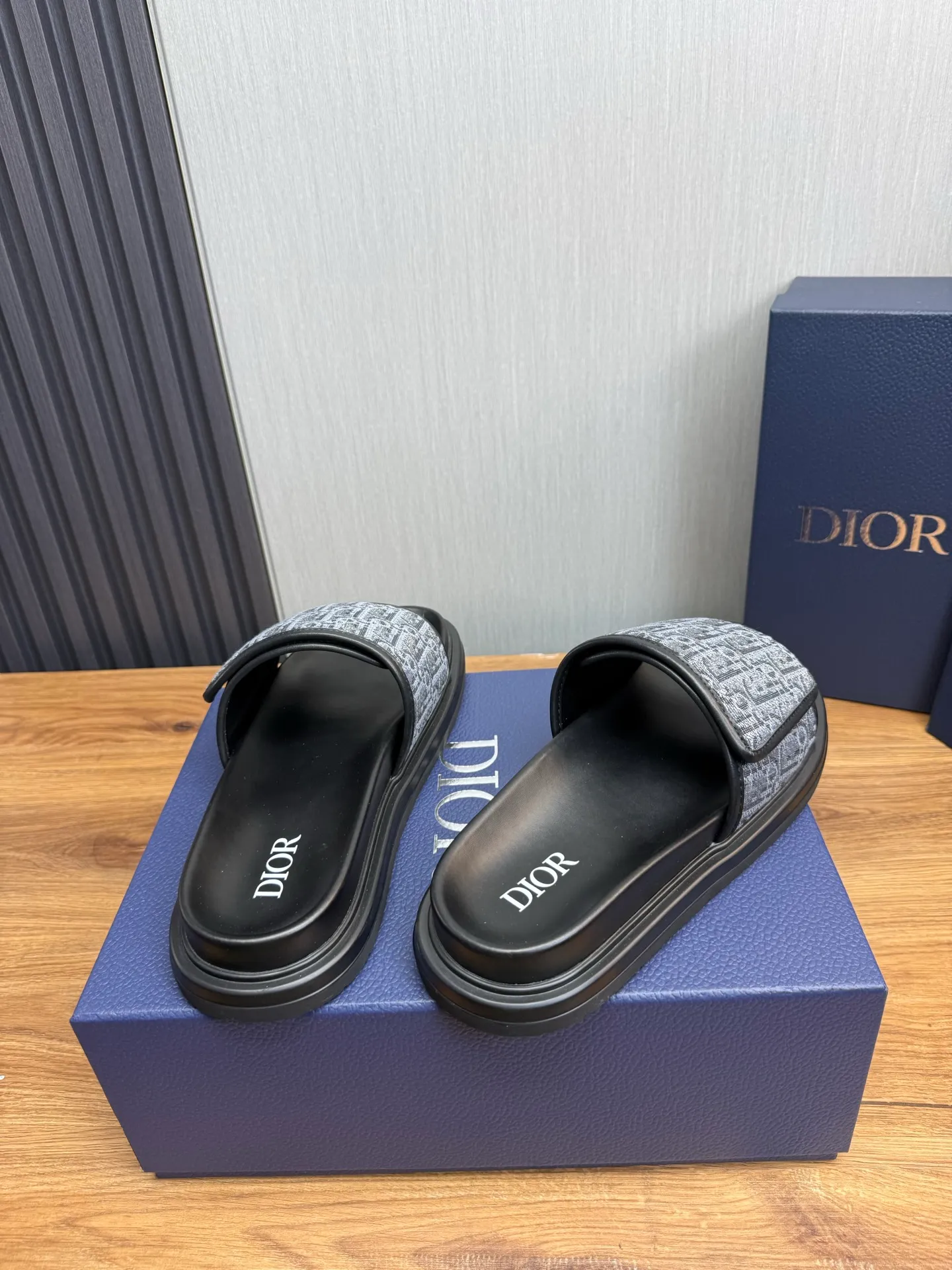 Men's shoes 💰280💰 Dior. Men's slippers 🩴Official website 1:1 production 38-45 yards 45 46 🉑️Customized original material shipped✅